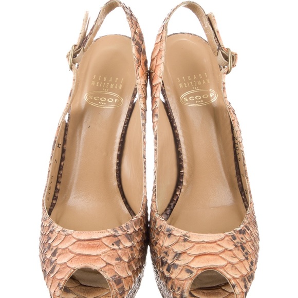 Stuart Weitzman
Leather Peep-Toe Pumps
Size: 7 - Picture 3 of 5